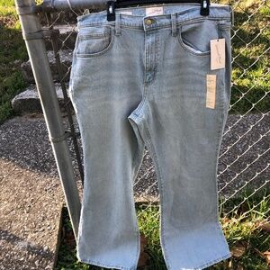 Universal Threads high rise flare jeans NWT women’s size 16